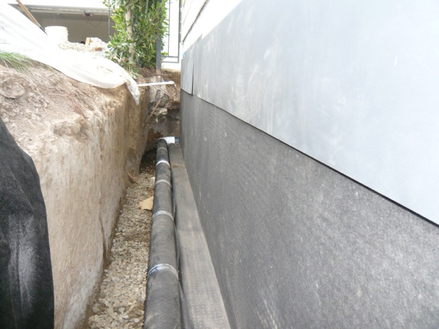 Drainage panels installed over foundation and footing