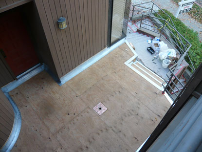 Courtyard deck perimeter flashing installations