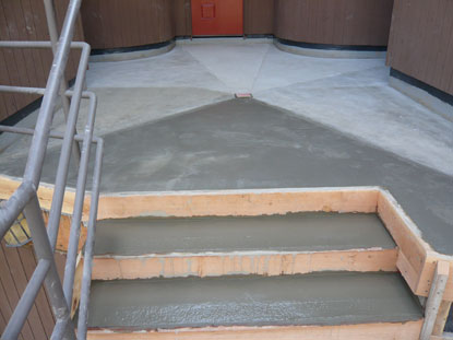 Sloping mortar bed allows surface water to flow freely to deck drain